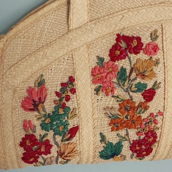 Vintage straw handbag with embroidered straw flowers - Picture 2 of 8